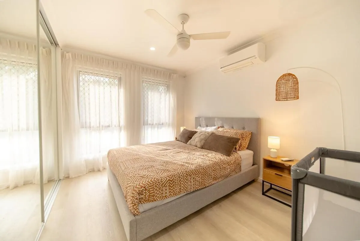 Little Coastal Boho Home - Neverending Summer Fun Near Themeparks & Close To M1 Exit Pimpama Holiday home